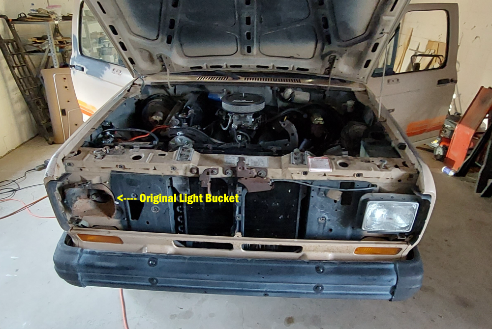 1984_ford_bronco_ii_project_b2_marauder_740_round_headlight.PNG